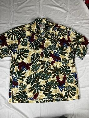 Hilo Hattie Hawaiian Shirt Men XL Yellow Green Red Floral Tropical Resort wear